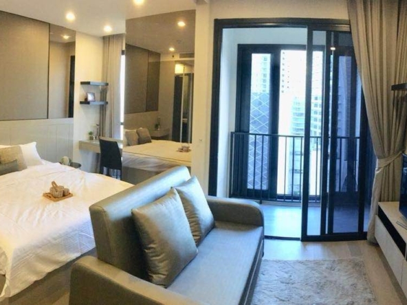 Luxury 1-bedroom condo at Ashton Asoke, 34 sqm, 14th floor, featuring modern furnishings, built-in furniture, and a garden view near MRT Sukhumvit & BTS Asoke.