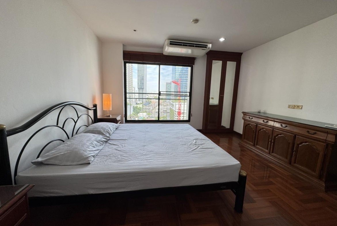 3-Bed, 2-Bath, 124.74 sqm Condo at Liberty Park 2, Sukhumvit 11 for Sale, 9.2M THB, 5-min Walk to BTS Nana