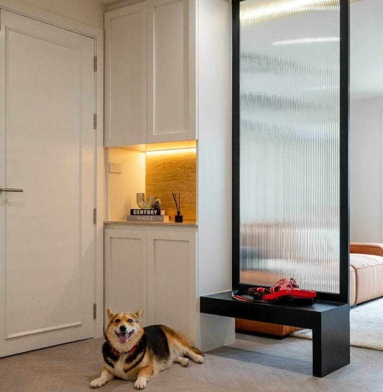 Top-floor corner unit at Le Nice Ekamai featuring a spacious 3-bedroom layout, modern western kitchen with island, and panoramic city views.