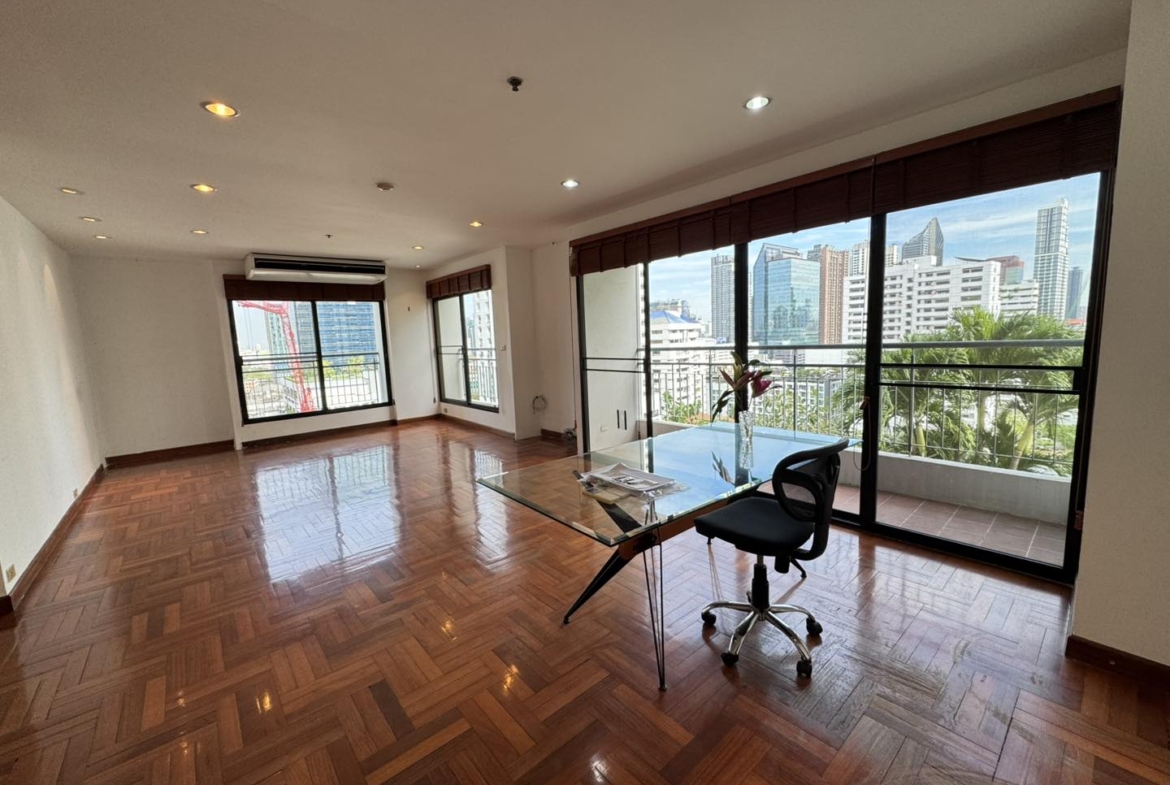 3-Bed, 2-Bath, 124.74 sqm Condo at Liberty Park 2, Sukhumvit 11 for Sale, 9.2M THB, 5-min Walk to BTS Nana