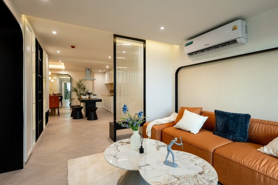 Top-floor corner unit at Le Nice Ekamai featuring a spacious 3-bedroom layout, modern western kitchen with island, and panoramic city views.