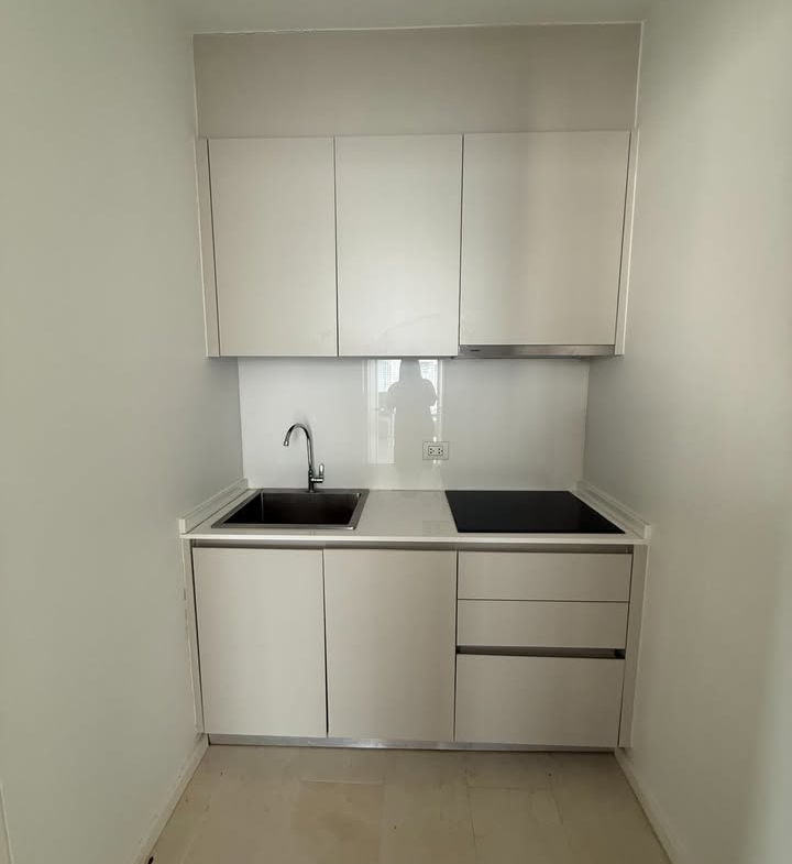 3-Bed, 3-Bath, 192 sqm Condo at Four Seasons Residences, Sathon, for Rent at 260K THB/month, Near Saphan Taksin BTS, Luxury Living with River Views