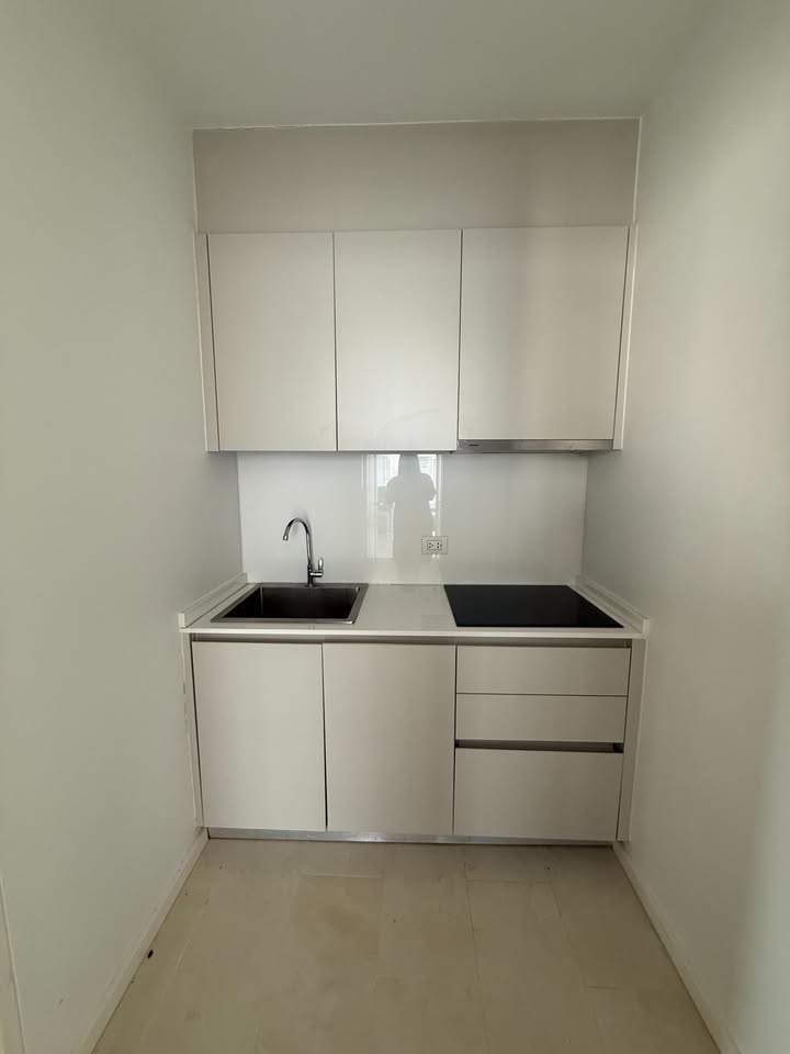 3-Bed, 3-Bath, 192 sqm Condo at Four Seasons Residences, Sathon, for Rent at 260K THB/month, Near Saphan Taksin BTS, Luxury Living with River Views