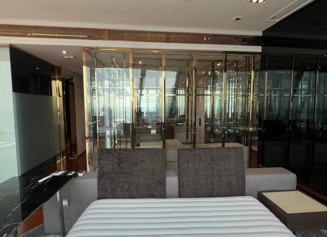 Spacious living room with floor-to-ceiling windows and panoramic city views in a luxury 3-bedroom condo at Marque Sukhumvit 39, Bangkok.