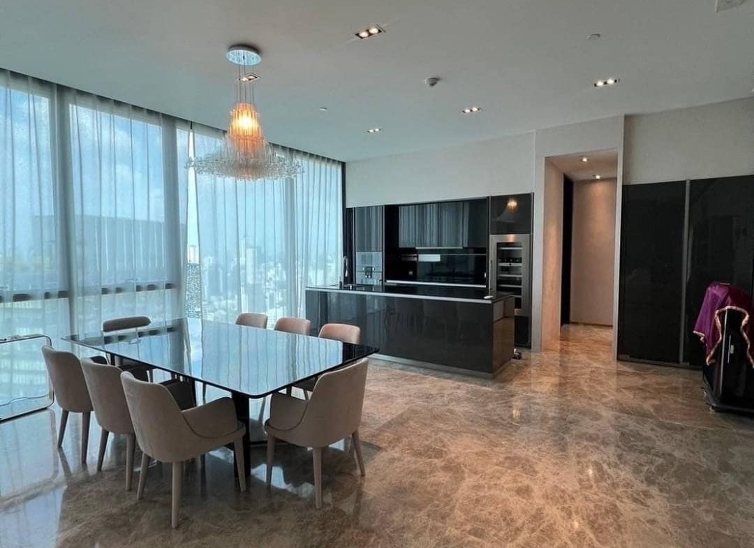 Spacious living room with floor-to-ceiling windows and panoramic city views in a luxury 3-bedroom condo at Marque Sukhumvit 39, Bangkok.