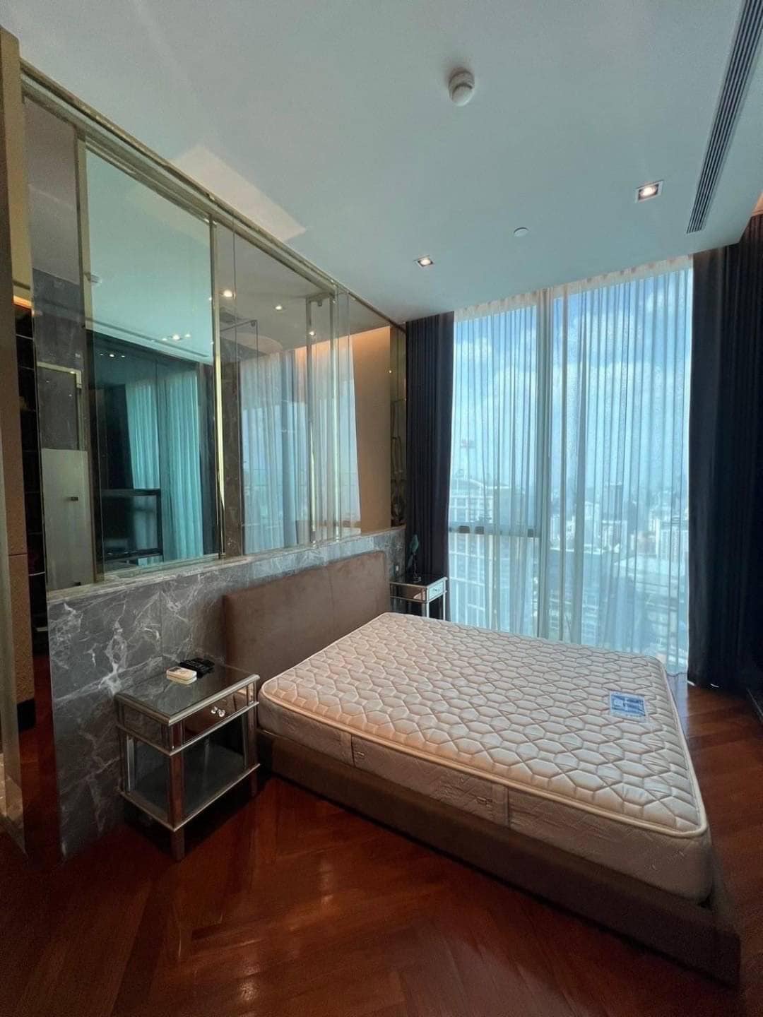Spacious living room with floor-to-ceiling windows and panoramic city views in a luxury 3-bedroom condo at Marque Sukhumvit 39, Bangkok.