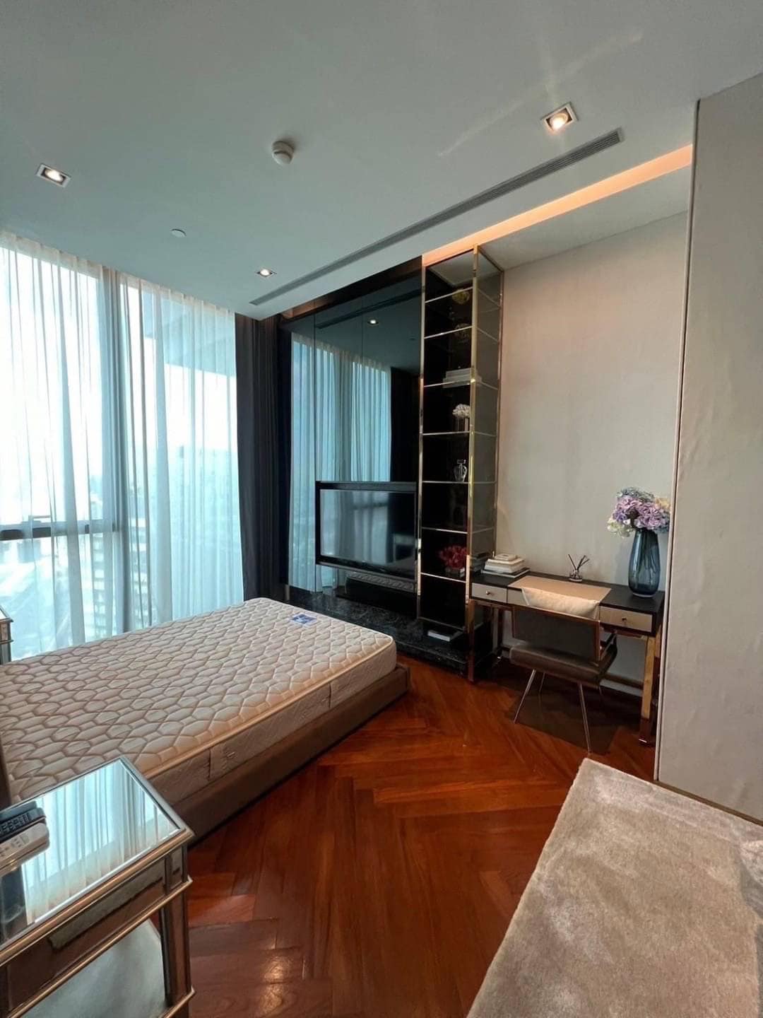 Spacious living room with floor-to-ceiling windows and panoramic city views in a luxury 3-bedroom condo at Marque Sukhumvit 39, Bangkok.