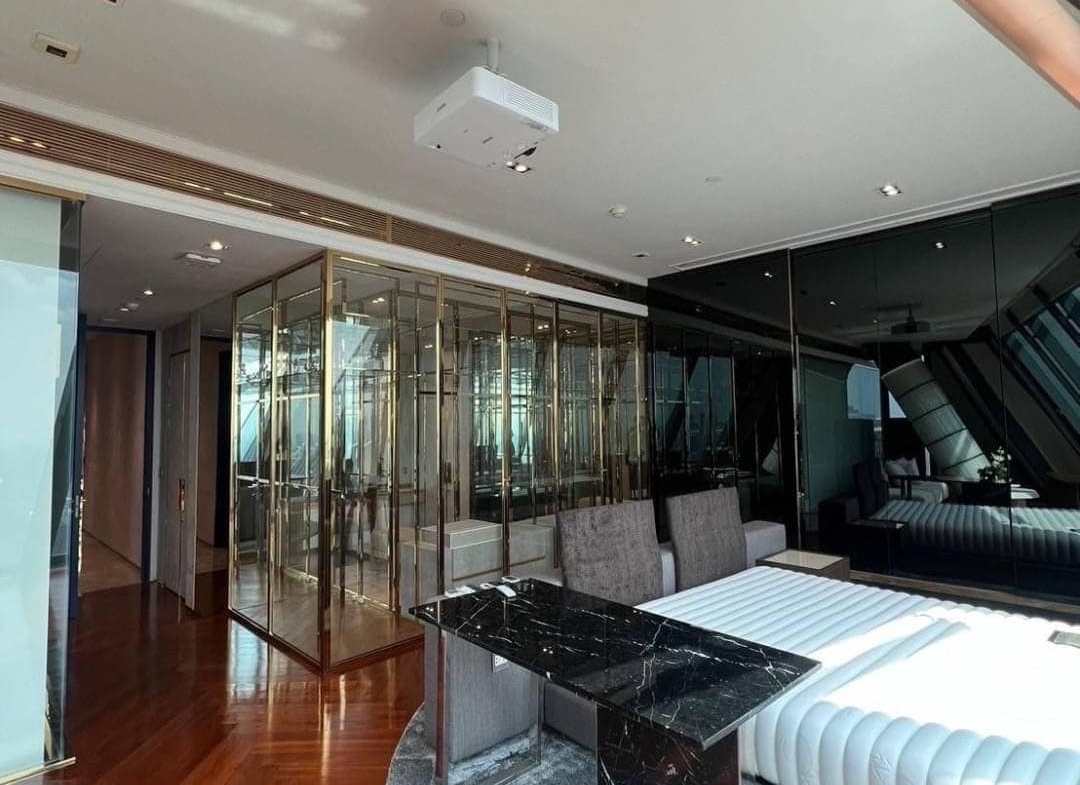 Spacious living room with floor-to-ceiling windows and panoramic city views in a luxury 3-bedroom condo at Marque Sukhumvit 39, Bangkok.