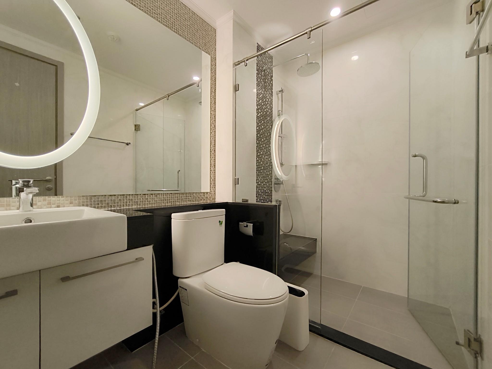 2-Bed, 2-Bath, 77 sqm Condo at Supalai Oriental Sukhumvit 39 for Rent 60,000 THB, Near BTS Phrom Phong, Luxurious Living in Central Bangkok.