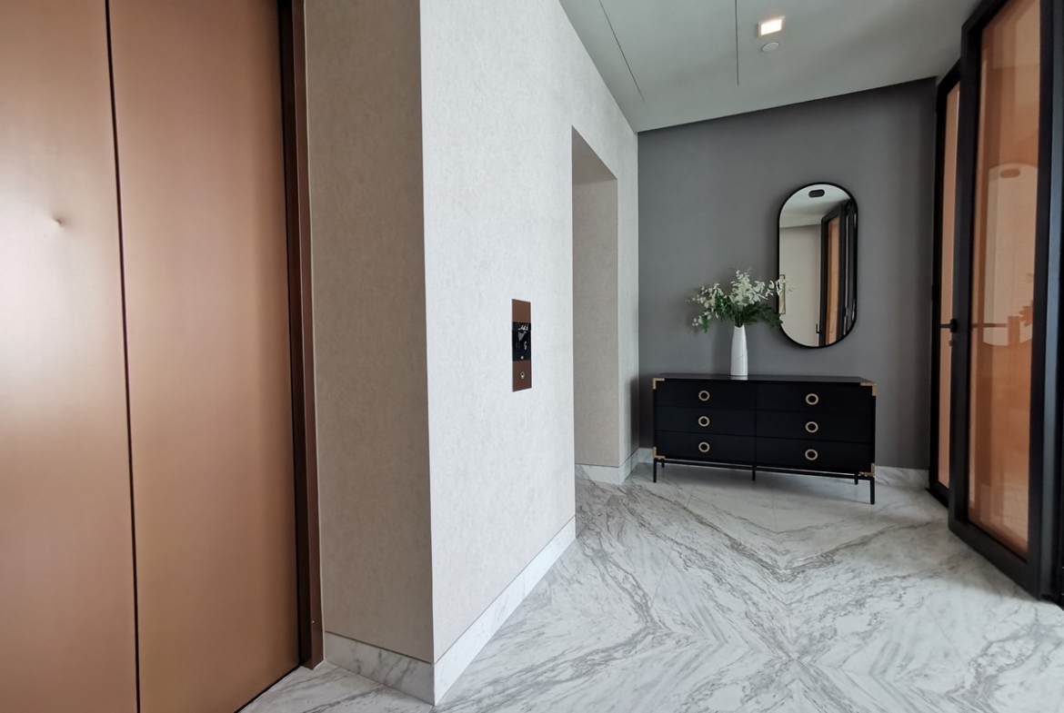 Luxury 2-bed, 3-bath 125 sqm condo at The Monument Thonglor. Pet-friendly, high floor, world-class amenities. For rent at ฿150,000/month. Contact us today!