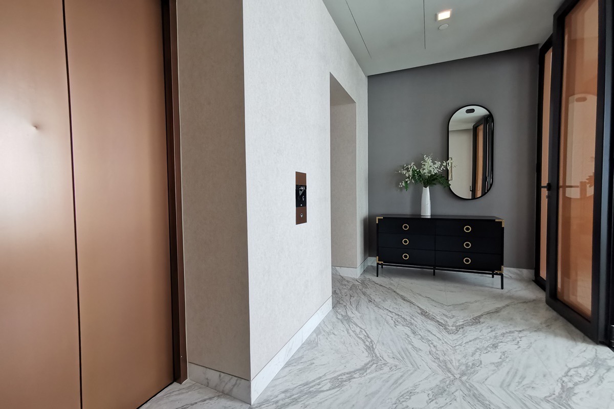 Luxury 2-bed, 3-bath 125 sqm condo at The Monument Thonglor. Pet-friendly, high floor, world-class amenities. For rent at ฿150,000/month. Contact us today!
