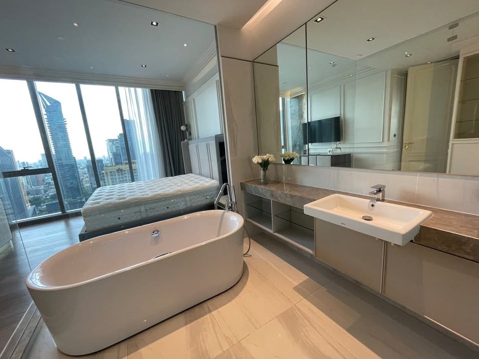 2-Bedroom, 2-Bathroom Condo at Kraam Sukhumvit 26, 121.4 sqm, For Rent ฿150,000/month, Near BTS Phrom Phong, Luxury Living with City Views