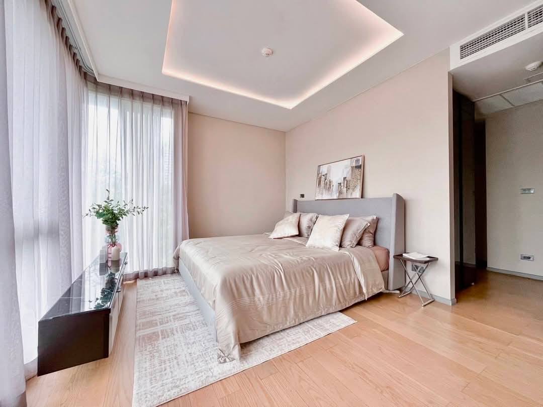 Luxury 2-bed, 2-bath condo at H Sukhumvit 43, 60 sqm, 17th floor. Prime Phrom Phong location near BTS. Full facilities. Rent starts at 43,000 THB/month.