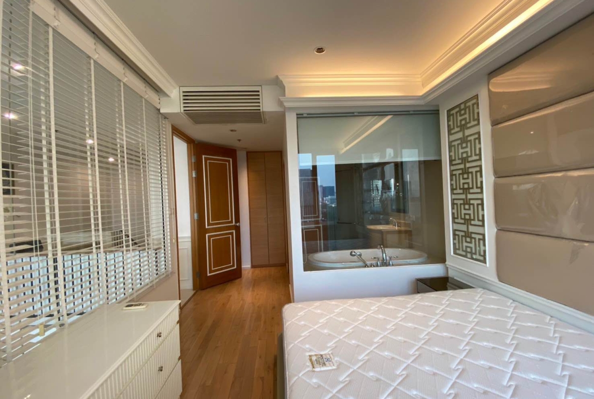 Luxury duplex 2-bed, 2-bath 120 sqm condo at The Empire Place, Sathorn. Pet-friendly, near BTS Chong Nonsi. For rent at ฿60,000/month. Contact us today!
