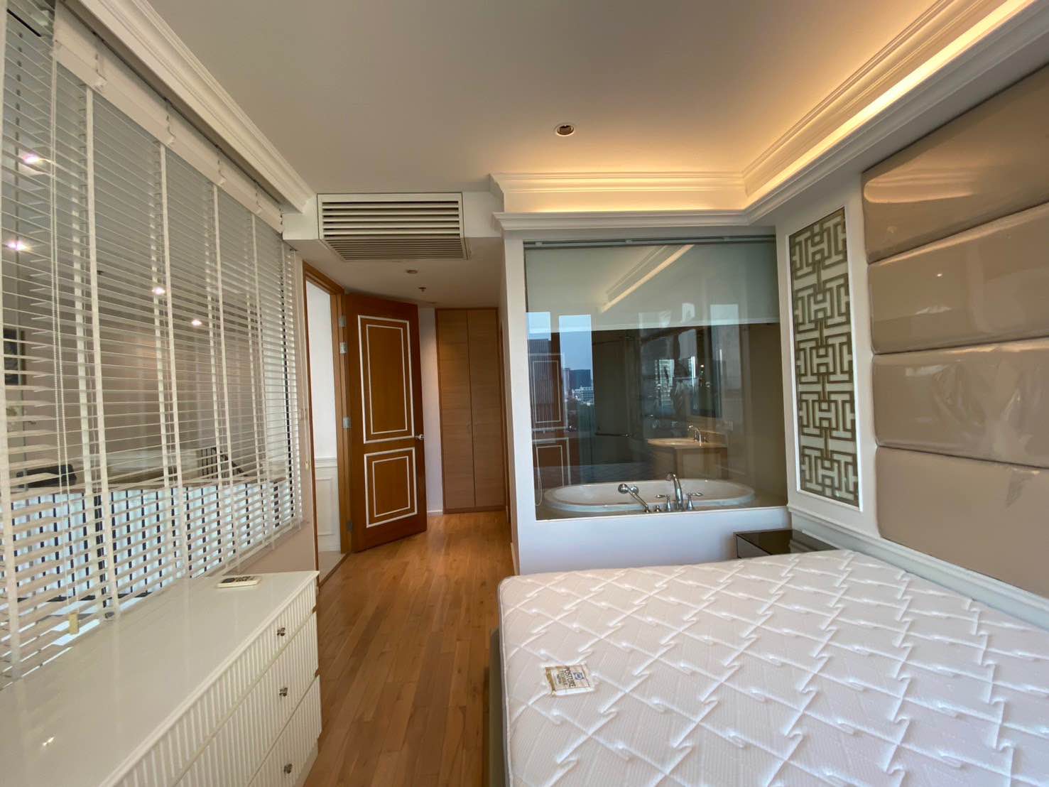 Luxury duplex 2-bed, 2-bath 120 sqm condo at The Empire Place, Sathorn. Pet-friendly, near BTS Chong Nonsi. For rent at ฿60,000/month. Contact us today!