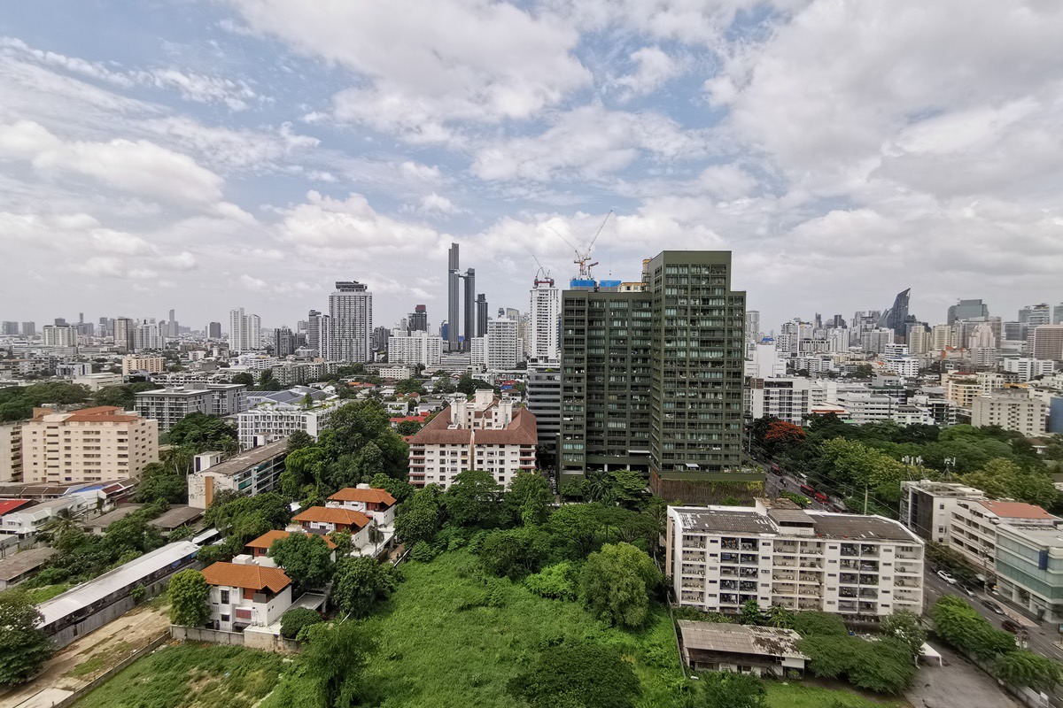 Luxury 2-bed, 3-bath 125 sqm condo at The Monument Thonglor. Pet-friendly, high floor, world-class amenities. For rent at ฿150,000/month. Contact us today!