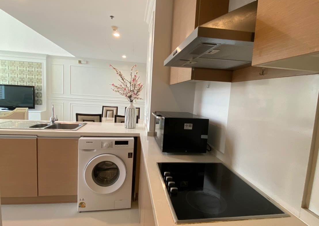 Luxury duplex 2-bed, 2-bath 120 sqm condo at The Empire Place, Sathorn. Pet-friendly, near BTS Chong Nonsi. For rent at ฿60,000/month. Contact us today!