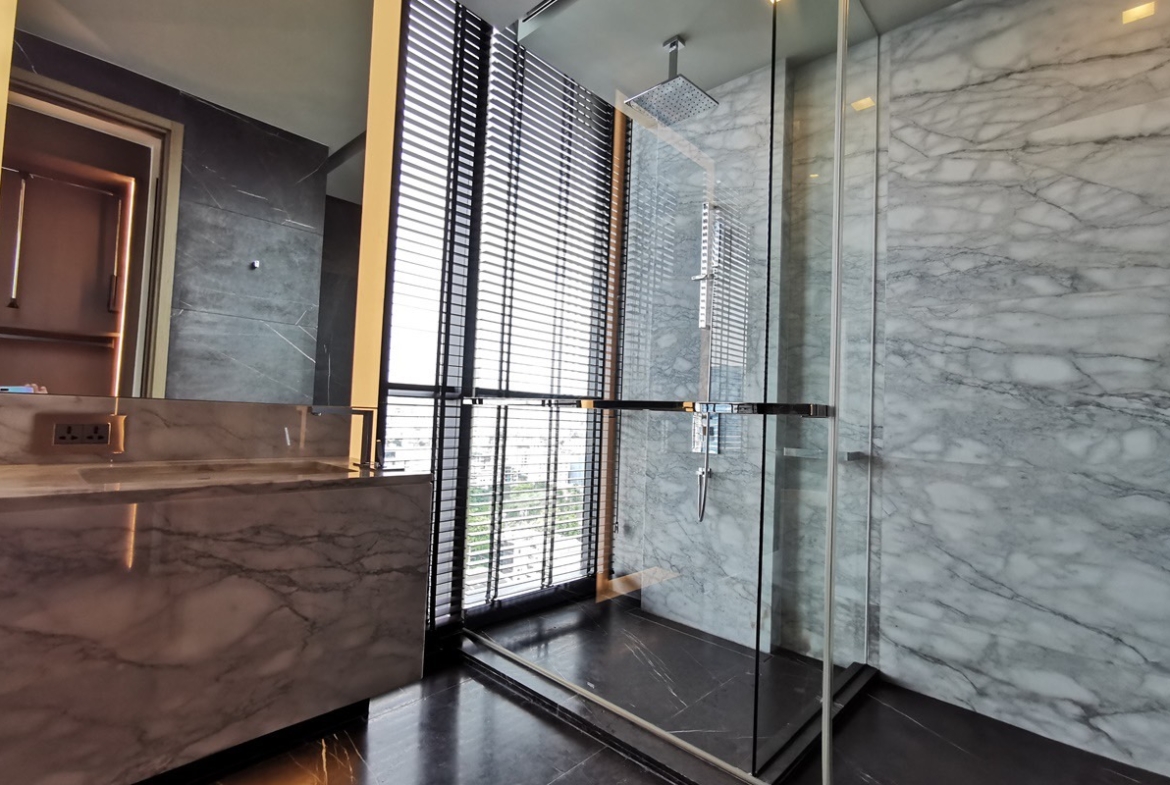 Luxury 2-bed, 3-bath 125 sqm condo at The Monument Thonglor. Pet-friendly, high floor, world-class amenities. For rent at ฿150,000/month. Contact us today!
