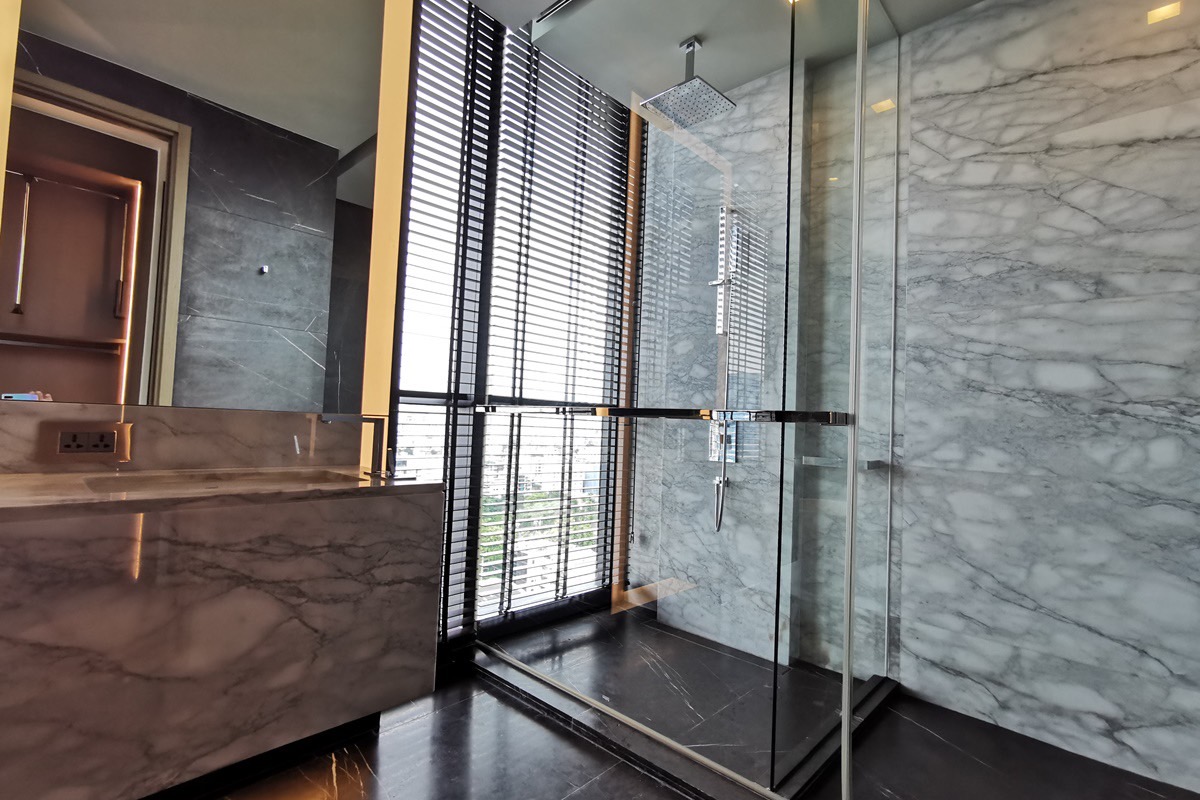 Luxury 2-bed, 3-bath 125 sqm condo at The Monument Thonglor. Pet-friendly, high floor, world-class amenities. For rent at ฿150,000/month. Contact us today!