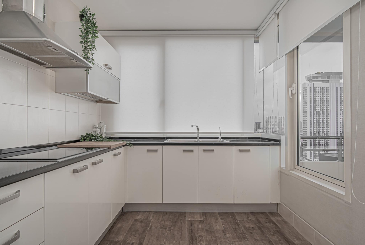 4-Bed, 3-Bath, 164 sqm Condo at Hampton Thonglor 10, Rent 120K/ Sale 32M, Near BTS Thonglor, Fully Furnished, Luxury Living in Bangkok’s Prime Area