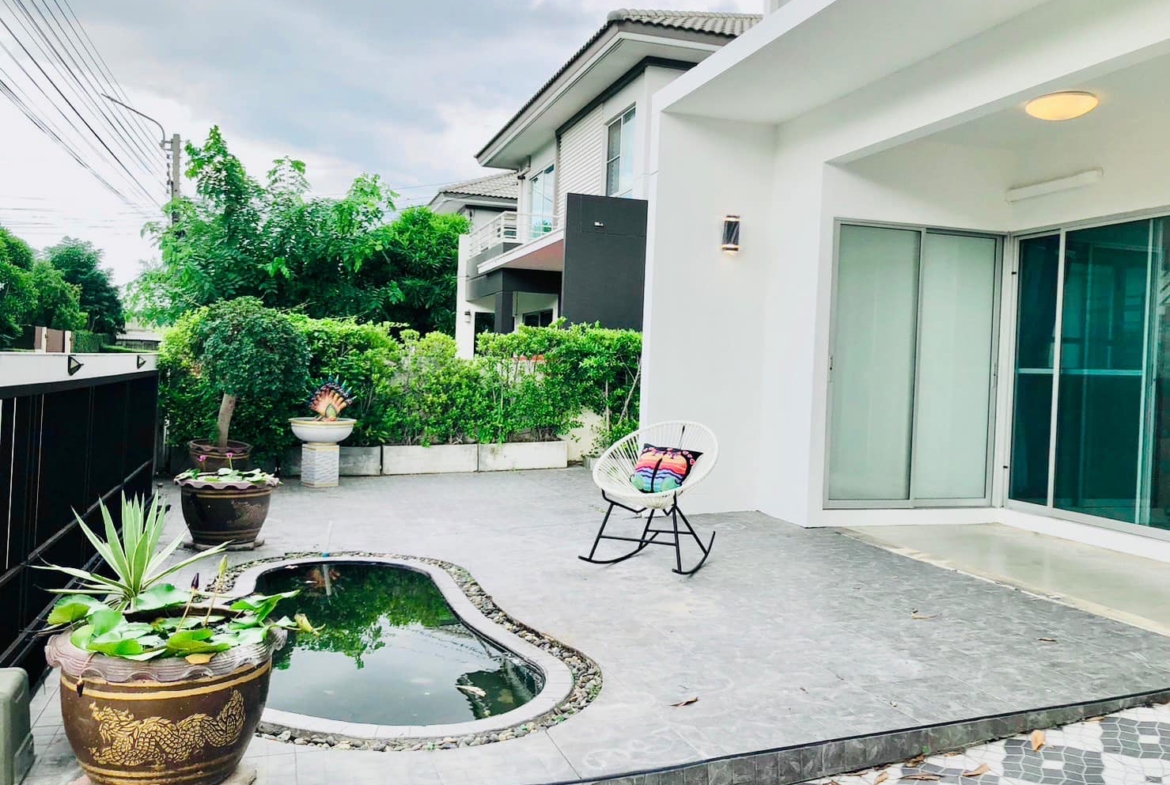 Spacious 3-bed, 4-bath detached house for rent in Bangna, 220 sqm, newly renovated with full furnishings. Located in Siwalee Bangna project. Rent: 39,500 THB/month.