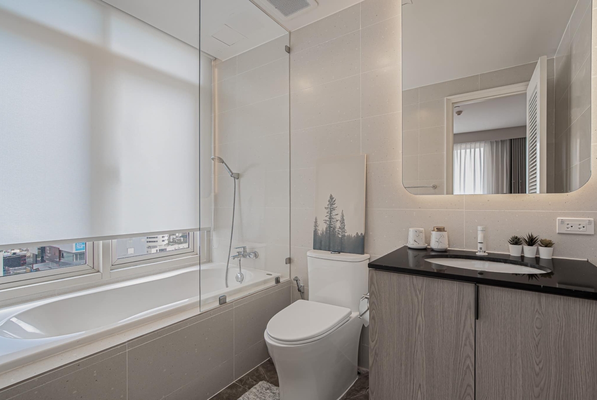 4-Bed, 3-Bath, 164 sqm Condo at Hampton Thonglor 10, Rent 120K/ Sale 32M, Near BTS Thonglor, Fully Furnished, Luxury Living in Bangkok’s Prime Area