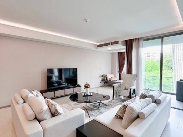 Luxury 2-bed, 2-bath condo at H Sukhumvit 43, 60 sqm, 17th floor. Prime Phrom Phong location near BTS. Full facilities. Rent starts at 43,000 THB/month.