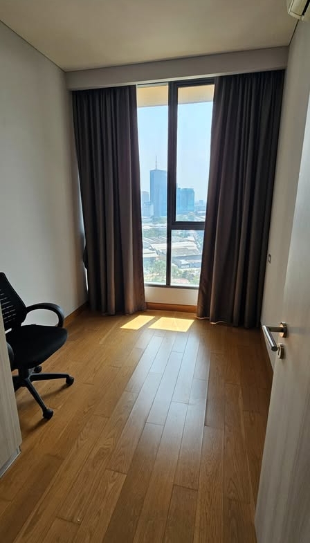 2-Bed, 1-Bath, 54 sqm Condo at The Lumpini 24 for Rent, 40K THB, Near Phrom Phong BTS, Fully Furnished, Modern Living in Sukhumvit 24, Bangkok