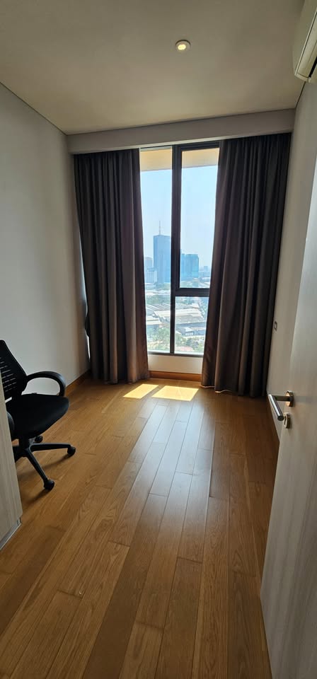 2-Bed, 1-Bath, 54 sqm Condo at The Lumpini 24 for Rent, 40K THB, Near Phrom Phong BTS, Fully Furnished, Modern Living in Sukhumvit 24, Bangkok