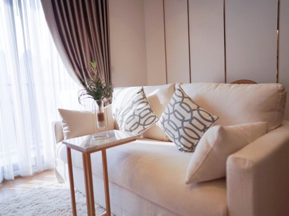 Pet-friendly 1-bed, 1-bath 35 sqm condo at MARU Ekkamai 2, corner unit, fully furnished. Just 450m from BTS Ekkamai. Contact us today for more details!