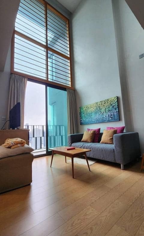 Luxury 2-bed, 2-bath duplex 86 sqm condo at Keyne by Sansiri, next to BTS Thonglor. High floor, fully furnished. For rent ฿58,000/month. Contact us today!