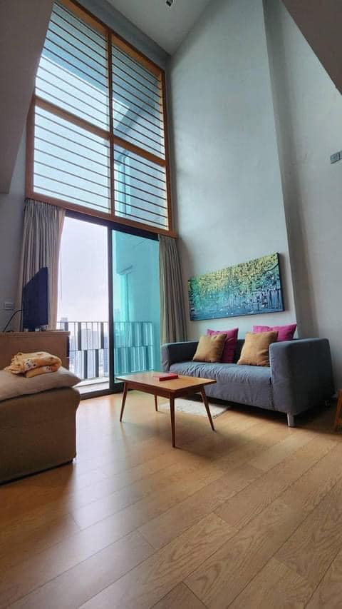 Luxury 2-bed, 2-bath duplex 86 sqm condo at Keyne by Sansiri, next to BTS Thonglor. High floor, fully furnished. For rent ฿58,000/month. Contact us today!
