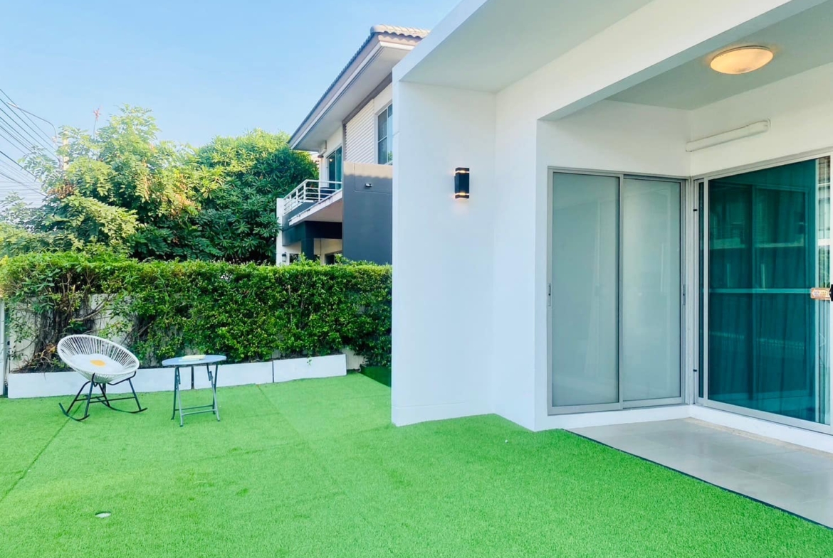 Spacious 3-bed, 4-bath detached house for rent in Bangna, 220 sqm, newly renovated with full furnishings. Located in Siwalee Bangna project. Rent: 39,500 THB/month.