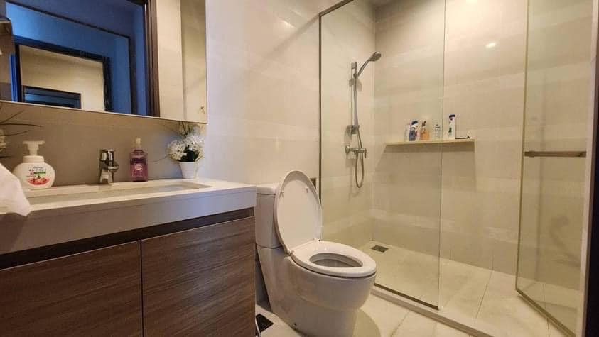 Luxury 2-bed, 2-bath duplex 86 sqm condo at Keyne by Sansiri, next to BTS Thonglor. High floor, fully furnished. For rent ฿58,000/month. Contact us today!