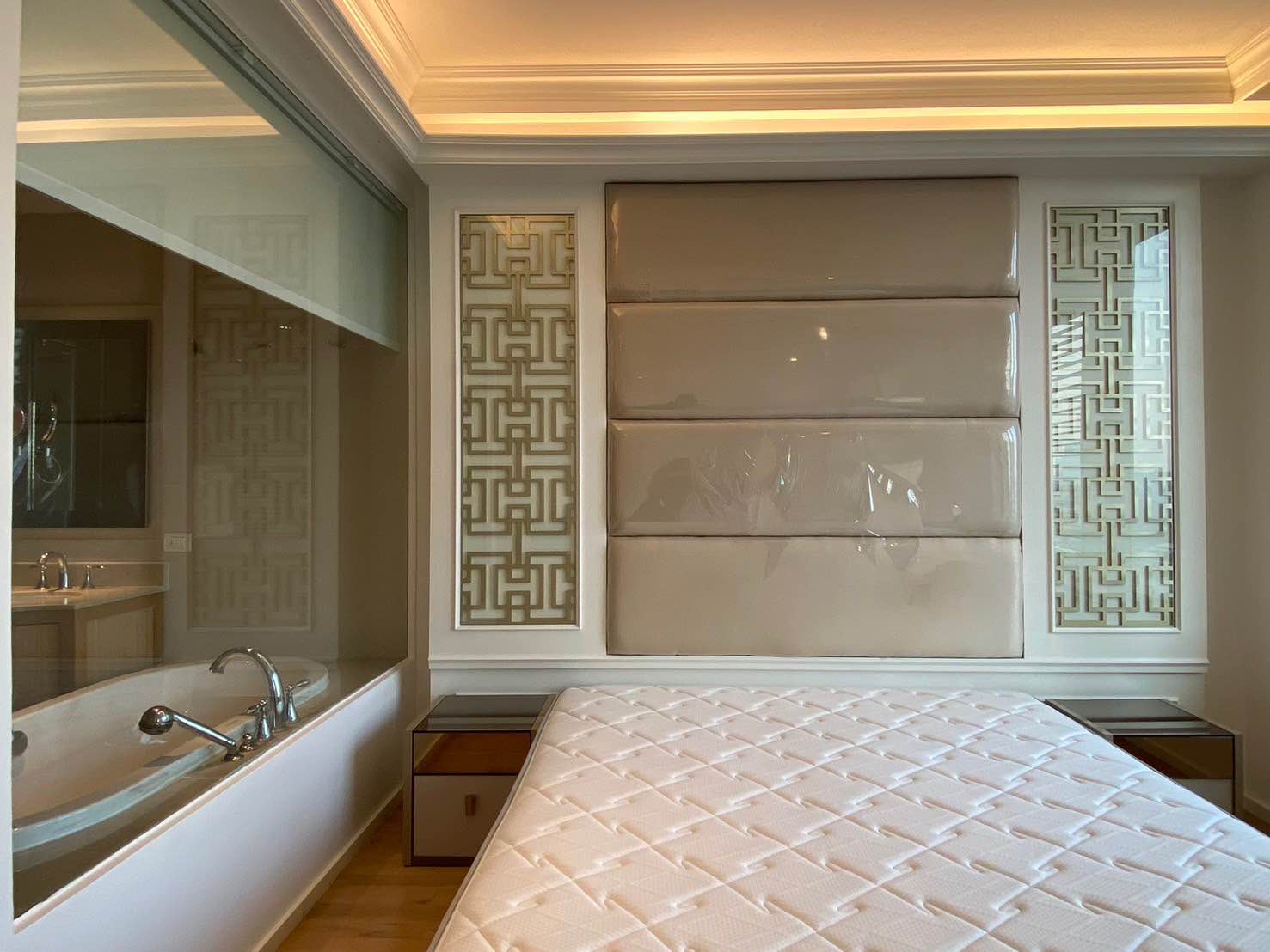 Luxury duplex 2-bed, 2-bath 120 sqm condo at The Empire Place, Sathorn. Pet-friendly, near BTS Chong Nonsi. For rent at ฿60,000/month. Contact us today!