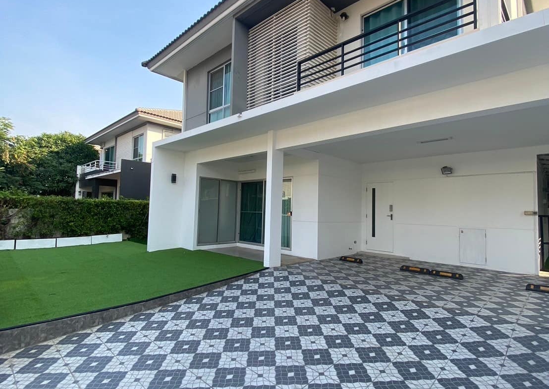 Spacious 3-bed, 4-bath detached house for rent in Bangna, 220 sqm, newly renovated with full furnishings. Located in Siwalee Bangna project. Rent: 39,500 THB/month.