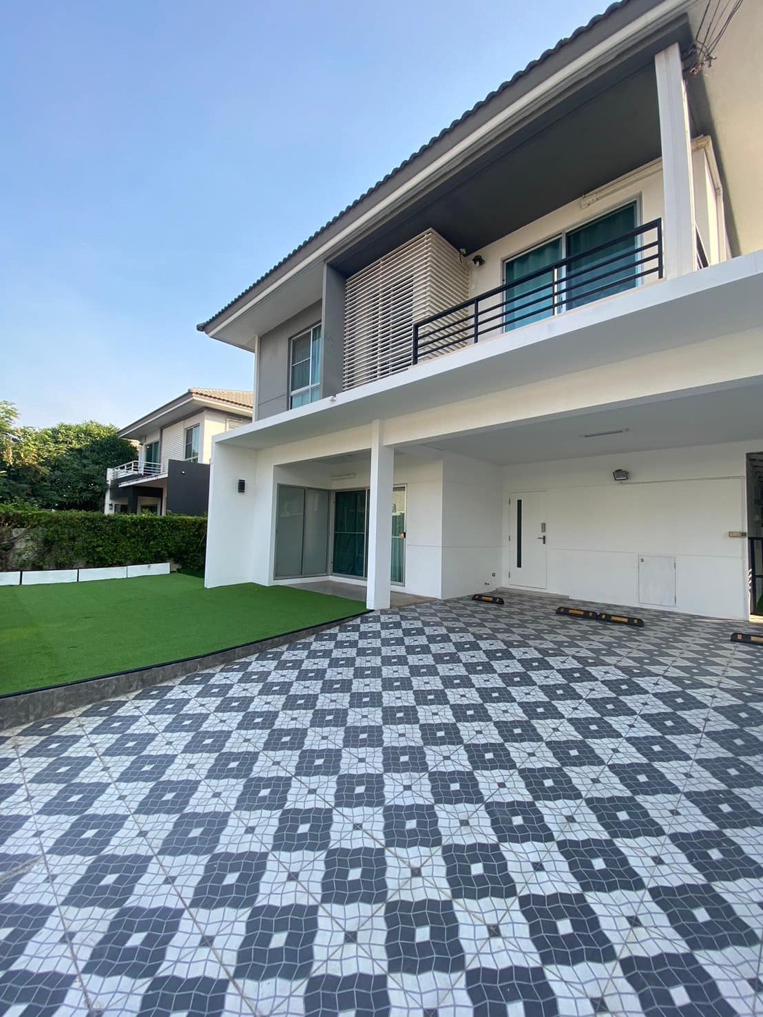 Spacious 3-bed, 4-bath detached house for rent in Bangna, 220 sqm, newly renovated with full furnishings. Located in Siwalee Bangna project. Rent: 39,500 THB/month.