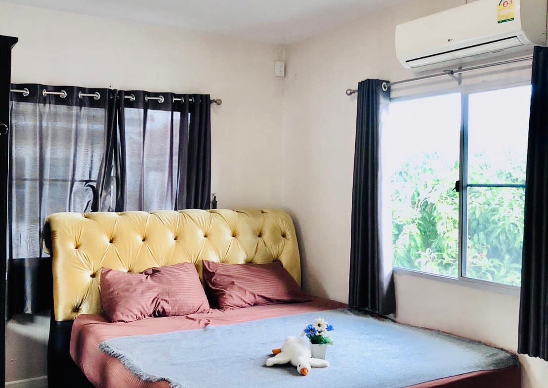 Spacious 3-bed, 4-bath detached house for rent in Bangna, 220 sqm, newly renovated with full furnishings. Located in Siwalee Bangna project. Rent: 39,500 THB/month.