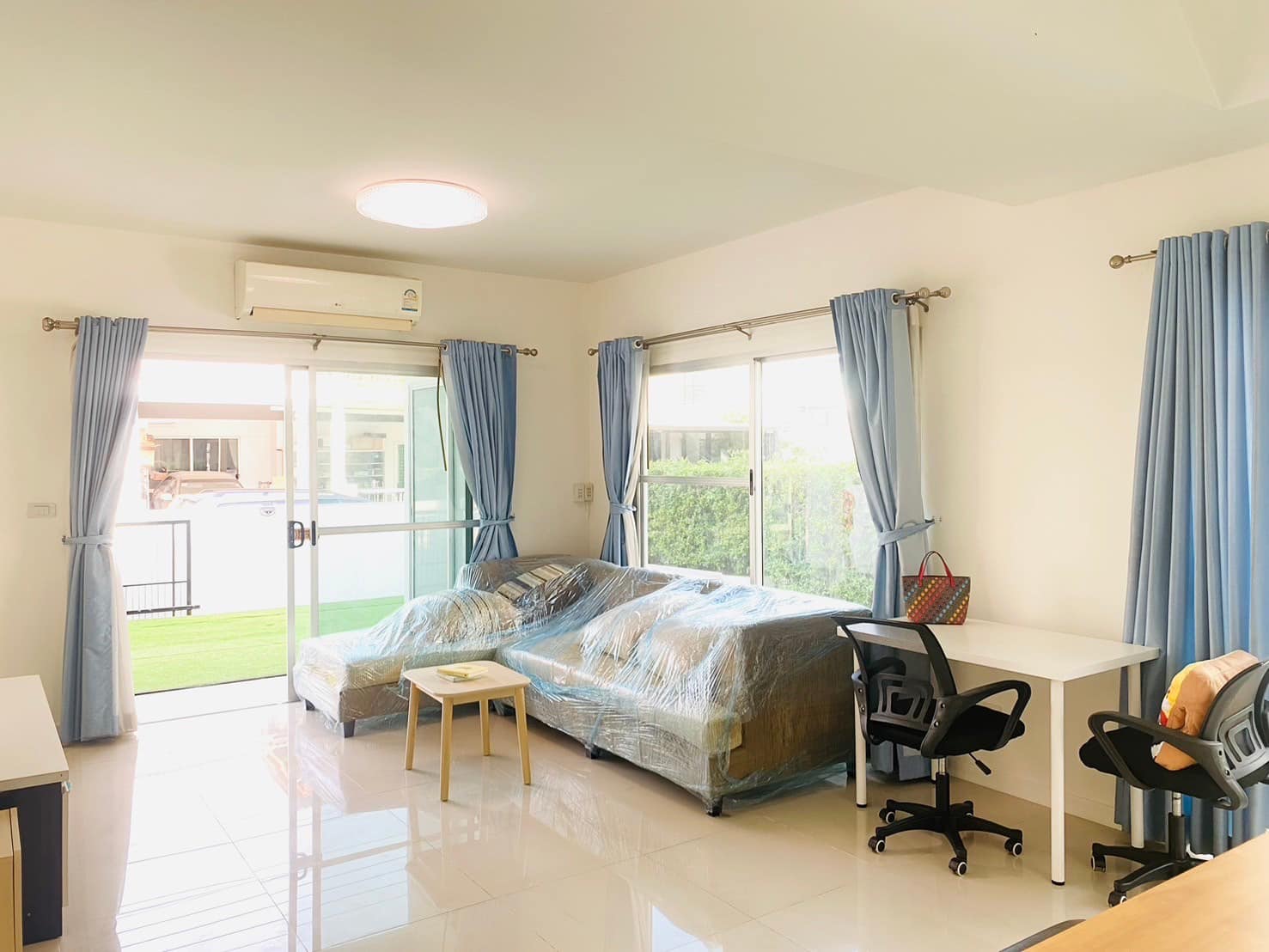 Spacious 3-bed, 4-bath detached house for rent in Bangna, 220 sqm, newly renovated with full furnishings. Located in Siwalee Bangna project. Rent: 39,500 THB/month.