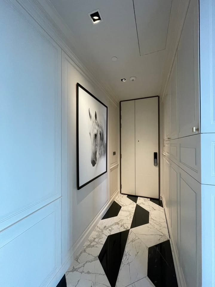2-Bedroom, 2-Bathroom Condo at Kraam Sukhumvit 26, 121.4 sqm, For Rent ฿150,000/month, Near BTS Phrom Phong, Luxury Living with City Views