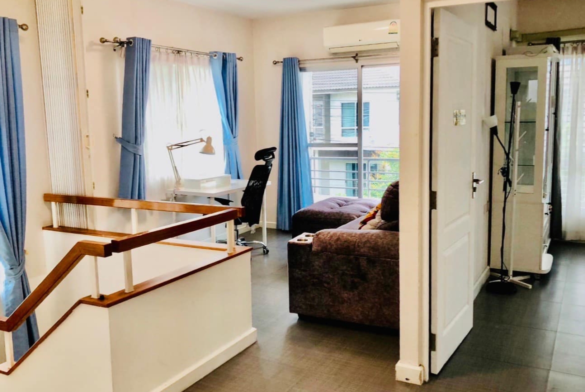 Spacious 3-bed, 4-bath detached house for rent in Bangna, 220 sqm, newly renovated with full furnishings. Located in Siwalee Bangna project. Rent: 39,500 THB/month.