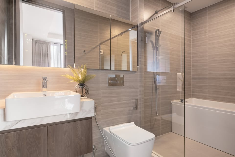 Luxury 2-bed condo at Park Origin Thonglor. 45 sqm, fully furnished, smart home system, premium facilities. Near BTS Thong Lor & Ekkamai. Rent: 62,000 THB/month.