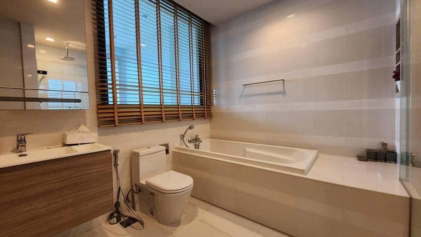 Luxury 2-bed, 2-bath duplex 86 sqm condo at Keyne by Sansiri, next to BTS Thonglor. High floor, fully furnished. For rent ฿58,000/month. Contact us today!