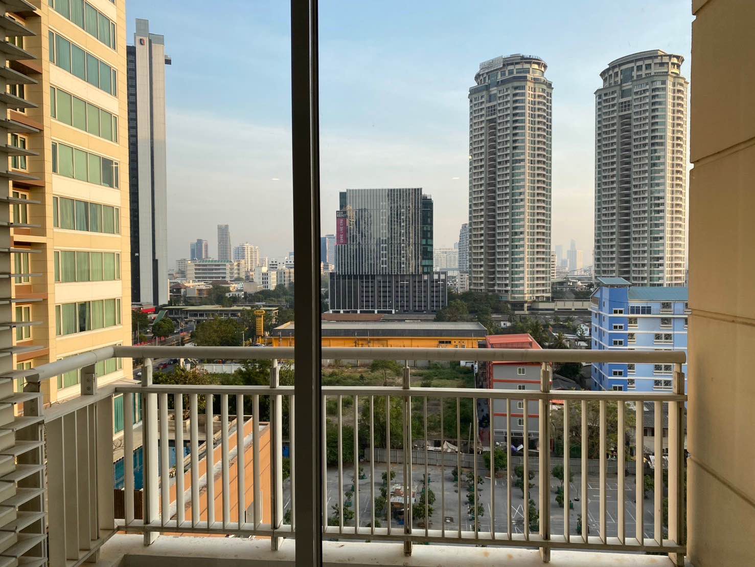 Luxury duplex 2-bed, 2-bath 120 sqm condo at The Empire Place, Sathorn. Pet-friendly, near BTS Chong Nonsi. For rent at ฿60,000/month. Contact us today!