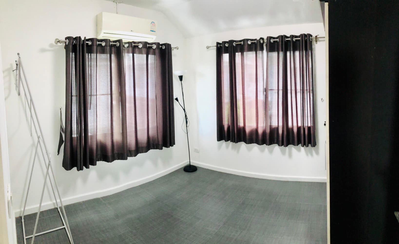Spacious 3-bed, 4-bath detached house for rent in Bangna, 220 sqm, newly renovated with full furnishings. Located in Siwalee Bangna project. Rent: 39,500 THB/month.