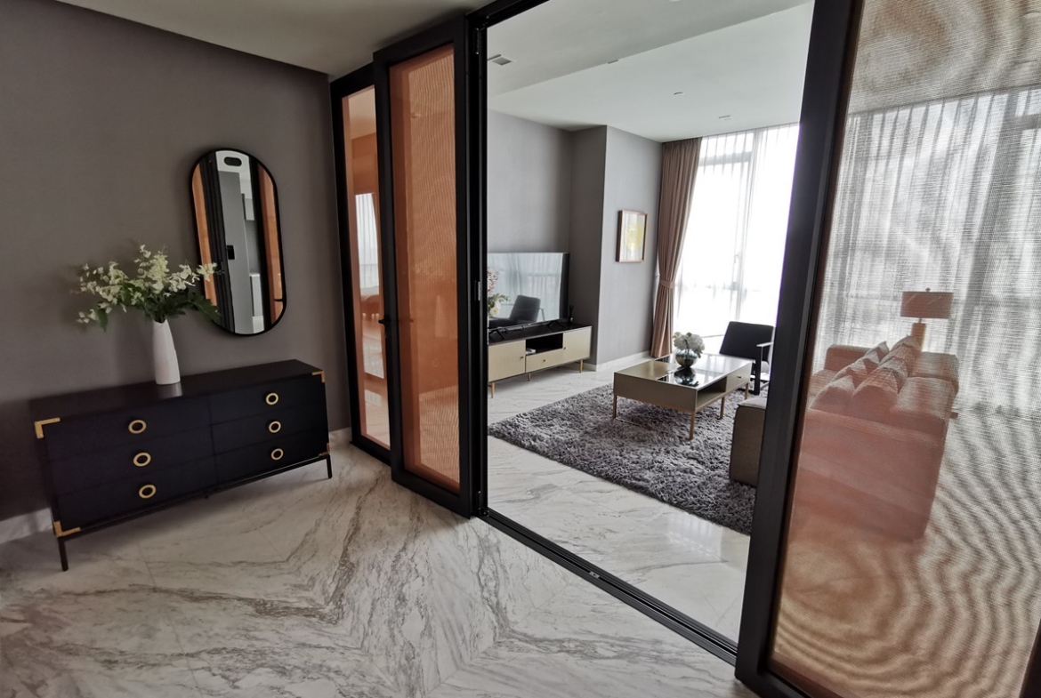 Luxury 2-bed, 3-bath 125 sqm condo at The Monument Thonglor. Pet-friendly, high floor, world-class amenities. For rent at ฿150,000/month. Contact us today!