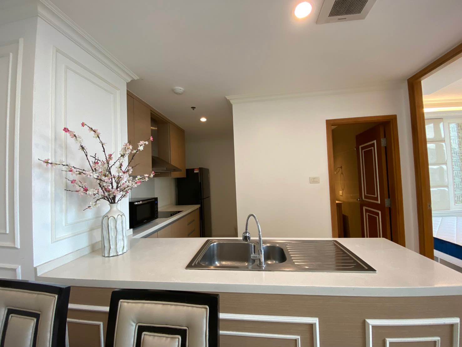 Luxury duplex 2-bed, 2-bath 120 sqm condo at The Empire Place, Sathorn. Pet-friendly, near BTS Chong Nonsi. For rent at ฿60,000/month. Contact us today!