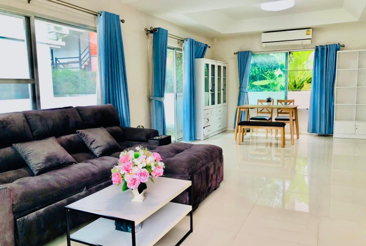 Spacious 3-bed, 4-bath detached house for rent in Bangna, 220 sqm, newly renovated with full furnishings. Located in Siwalee Bangna project. Rent: 39,500 THB/month.