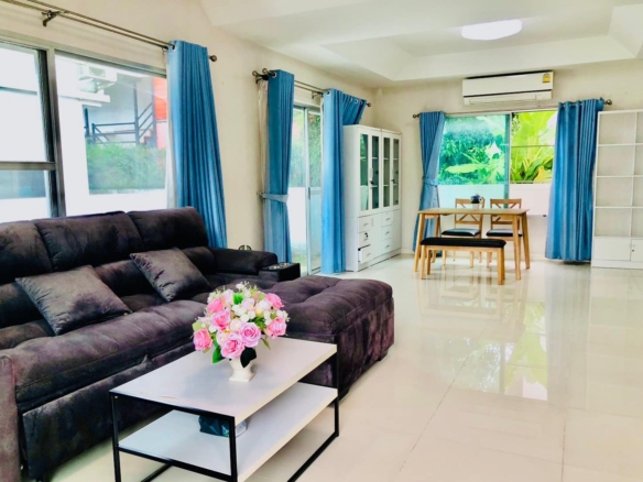Spacious 3-bed, 4-bath detached house for rent in Bangna, 220 sqm, newly renovated with full furnishings. Located in Siwalee Bangna project. Rent: 39,500 THB/month.