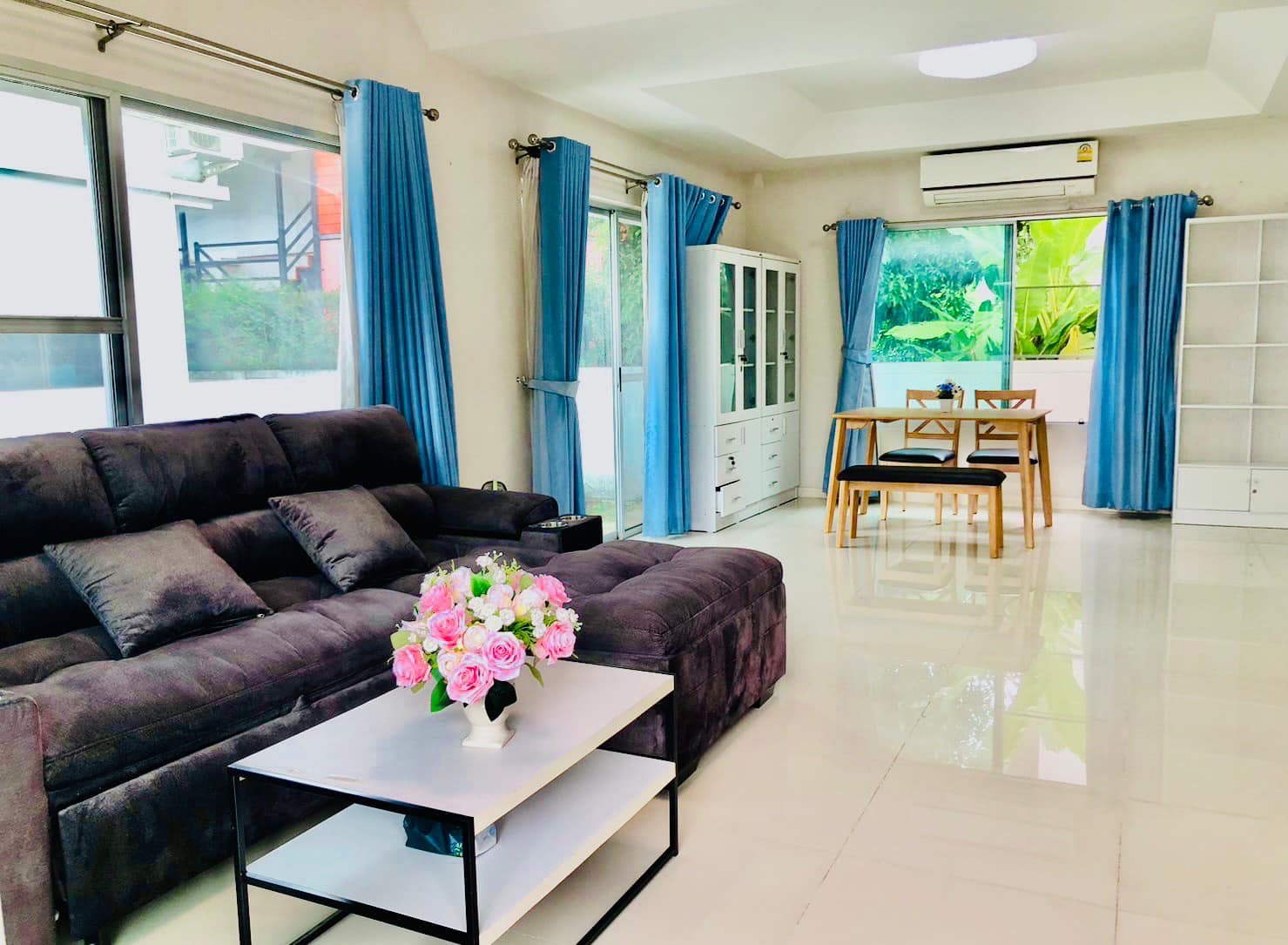 Spacious 3-bed, 4-bath detached house for rent in Bangna, 220 sqm, newly renovated with full furnishings. Located in Siwalee Bangna project. Rent: 39,500 THB/month.